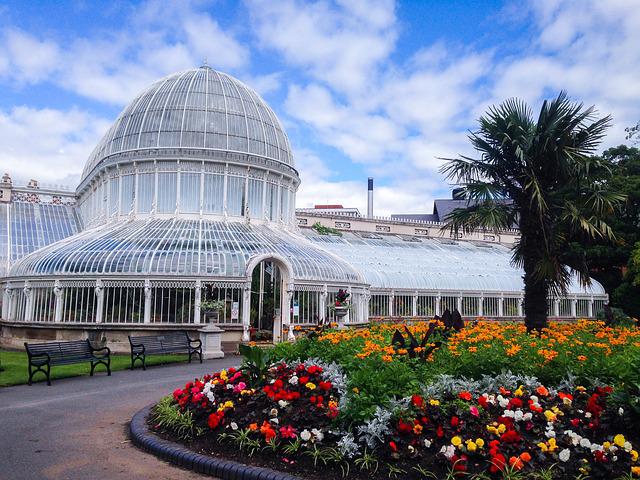 Belfast Coaches For Hire - botanical garden